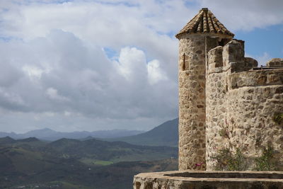 Old ruins of building against cloudy sky