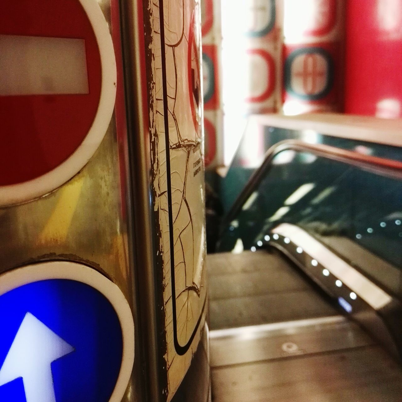 CLOSE-UP OF EMPTY SEATS IN SUBWAY