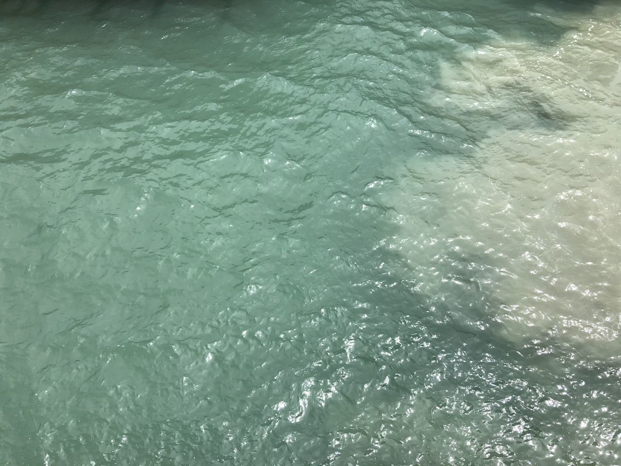 FULL FRAME SHOT OF SWIMMING POOL IN SEA