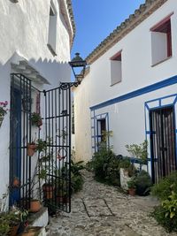 Narrow alley amidst whitewashed houses in castellar de la frontera, southern spain. 