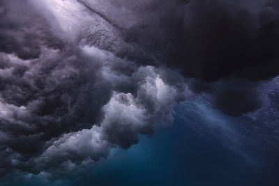 Indian ocean wave, underwater shot