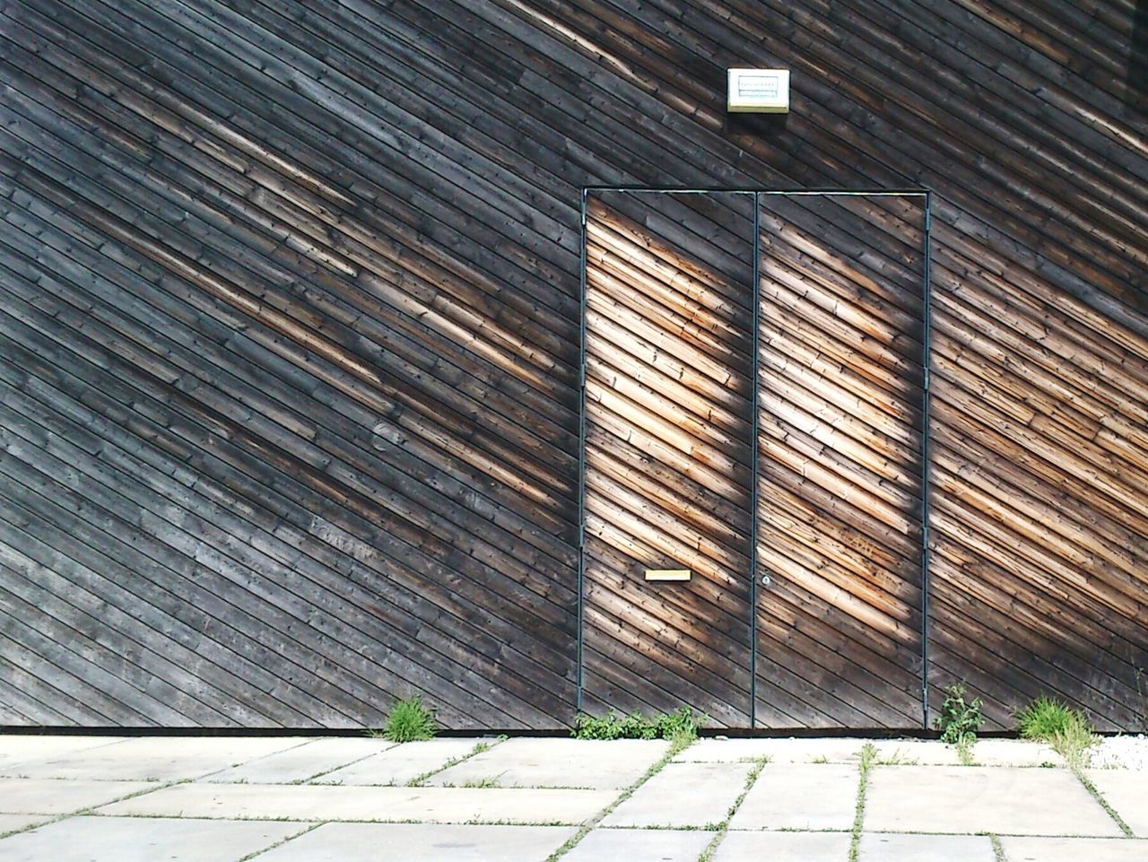 CLOSE-UP OF BRICK WALL IN OFFICE