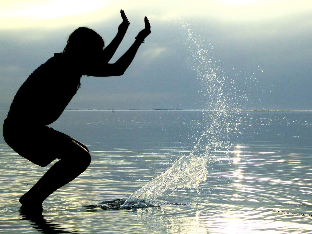 SILHOUETTE MAN IN SEA AGAINST SKY