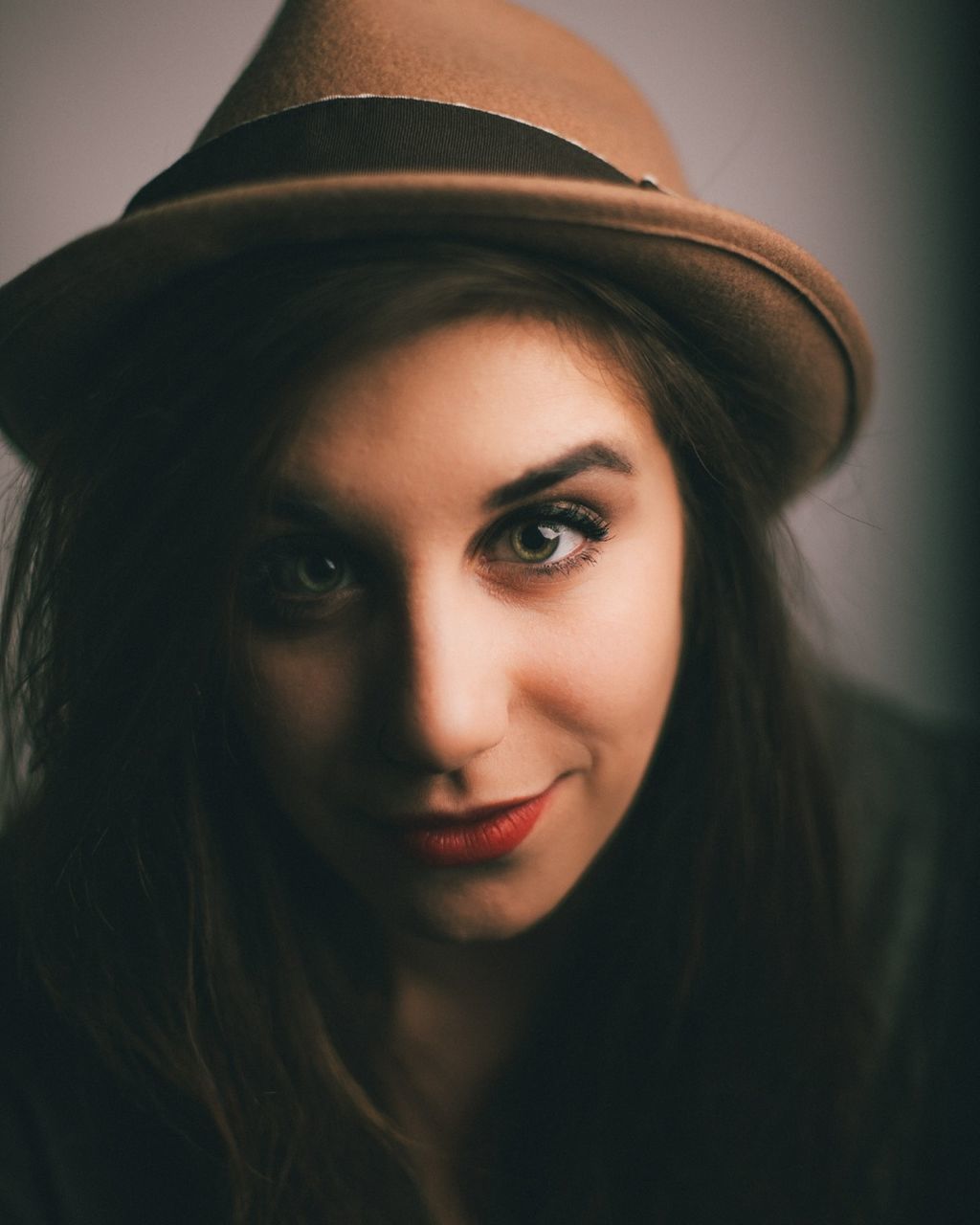 young adult, portrait, looking at camera, young women, headshot, person, front view, lifestyles, indoors, close-up, long hair, leisure activity, human face, smiling, head and shoulders, beauty, focus on foreground