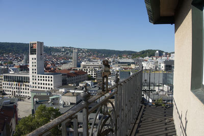 Aussicht vom südturm der stiftskirche auf das stuttgarter rathaus und marktplatz