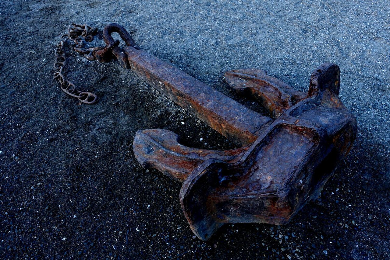 HIGH ANGLE VIEW OF RUSTY METAL ON SURFACE