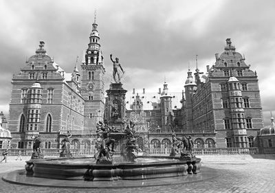 Monochrome image of frederiksborg castle with the gorgeous neptune fountain, castle lake, denmark