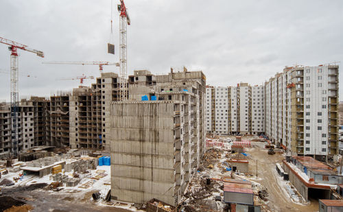 New construction of an unfinished multi-storey residential building.