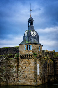 Once a stronghold of brittany, the close city of concarneau is a fortified place between the ports