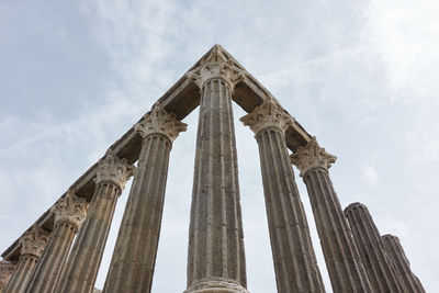 Roman templo de diana temple in evora, portugal