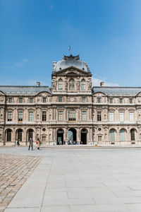 Louvre in paris 