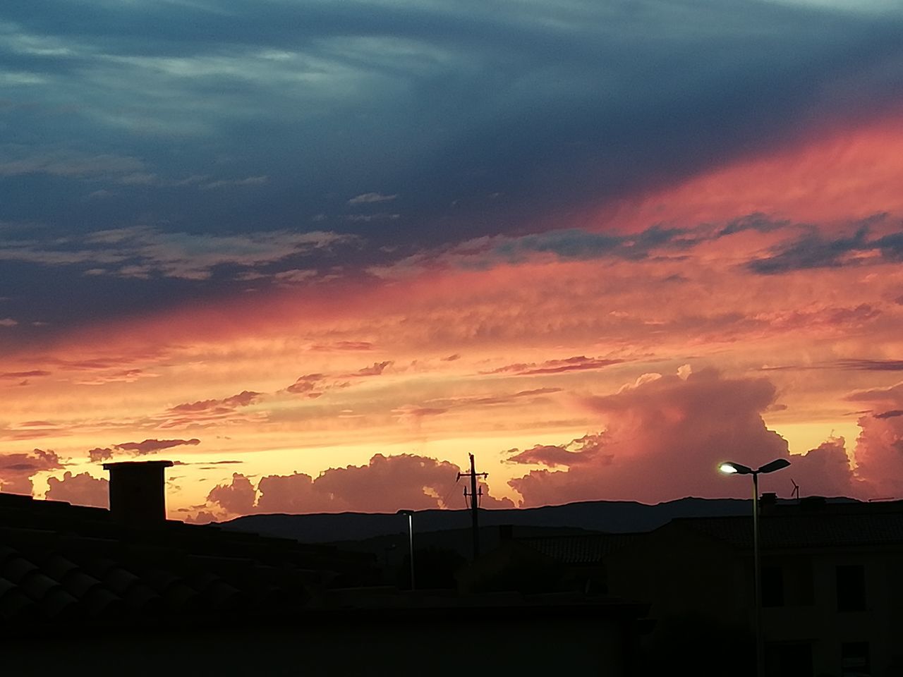 LOW ANGLE VIEW OF SILHOUETTE BUILDING AGAINST SKY DURING SUNSET