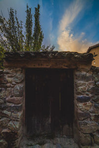 Abandoned building against sky