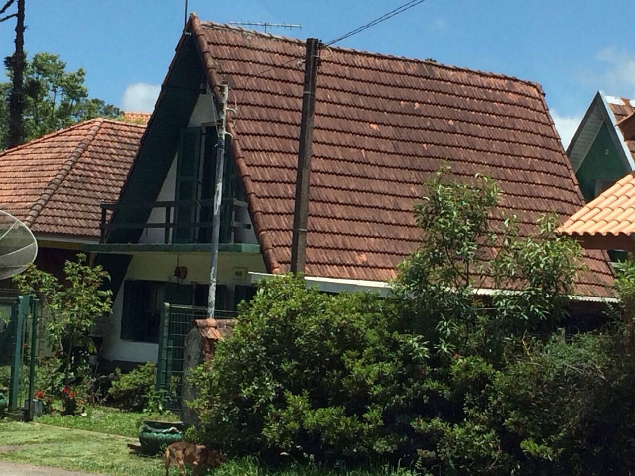 VIEW OF HOUSE AGAINST SKY