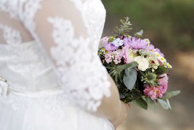 Close-up of bouquet and white flowers