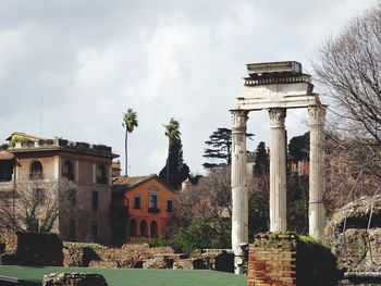 Ancient roman temple against sky