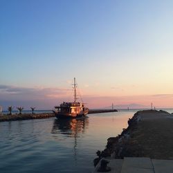 Ferry loaded with tourist at jetty