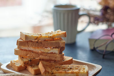 Garlic breadsticks in a wooden tray