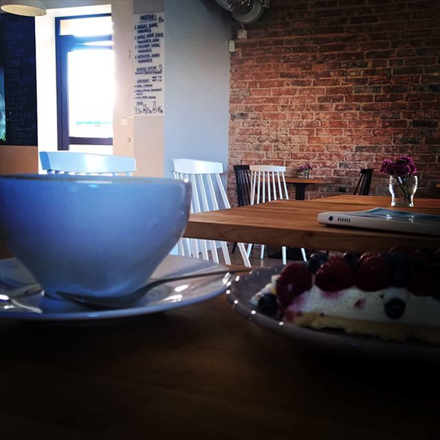 indoors, table, food and drink, drink, coffee cup, refreshment, restaurant, chair, coffee - drink, saucer, still life, drinking glass, cup, freshness, plate, absence, dining table, coffee, empty, place setting