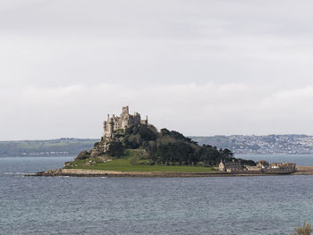 Scenic view of sea and building against sky