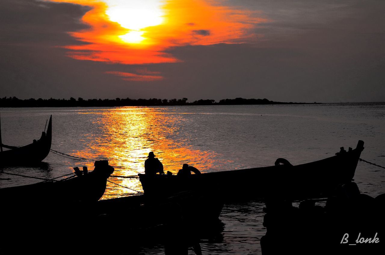 sunset, water, sun, silhouette, sky, orange color, reflection, tranquil scene, scenics, tranquility, beauty in nature, nature, sea, sunlight, lake, idyllic, nautical vessel, rippled, built structure, outdoors