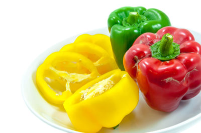 Close-up of yellow bell peppers in plate