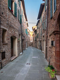 Narrow alley amidst buildings in city