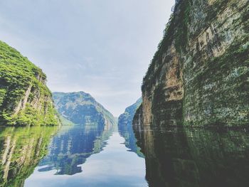 Panoramic view of lake and mountains against sky