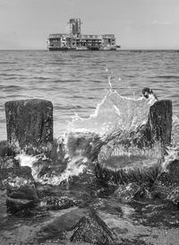 Waves splashing in sea