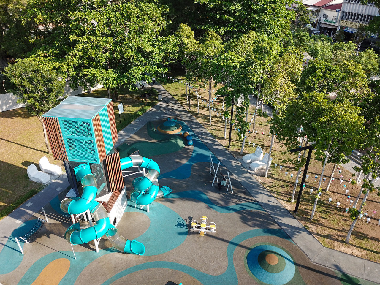 HIGH ANGLE VIEW OF SWIMMING POOL AT PARK IN CITY
