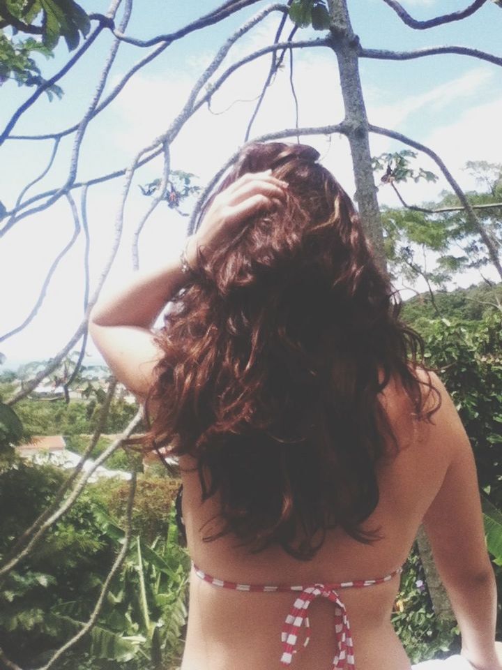 young women, leisure activity, lifestyles, tree, person, young adult, focus on foreground, long hair, close-up, branch, part of, outdoors, day, holding