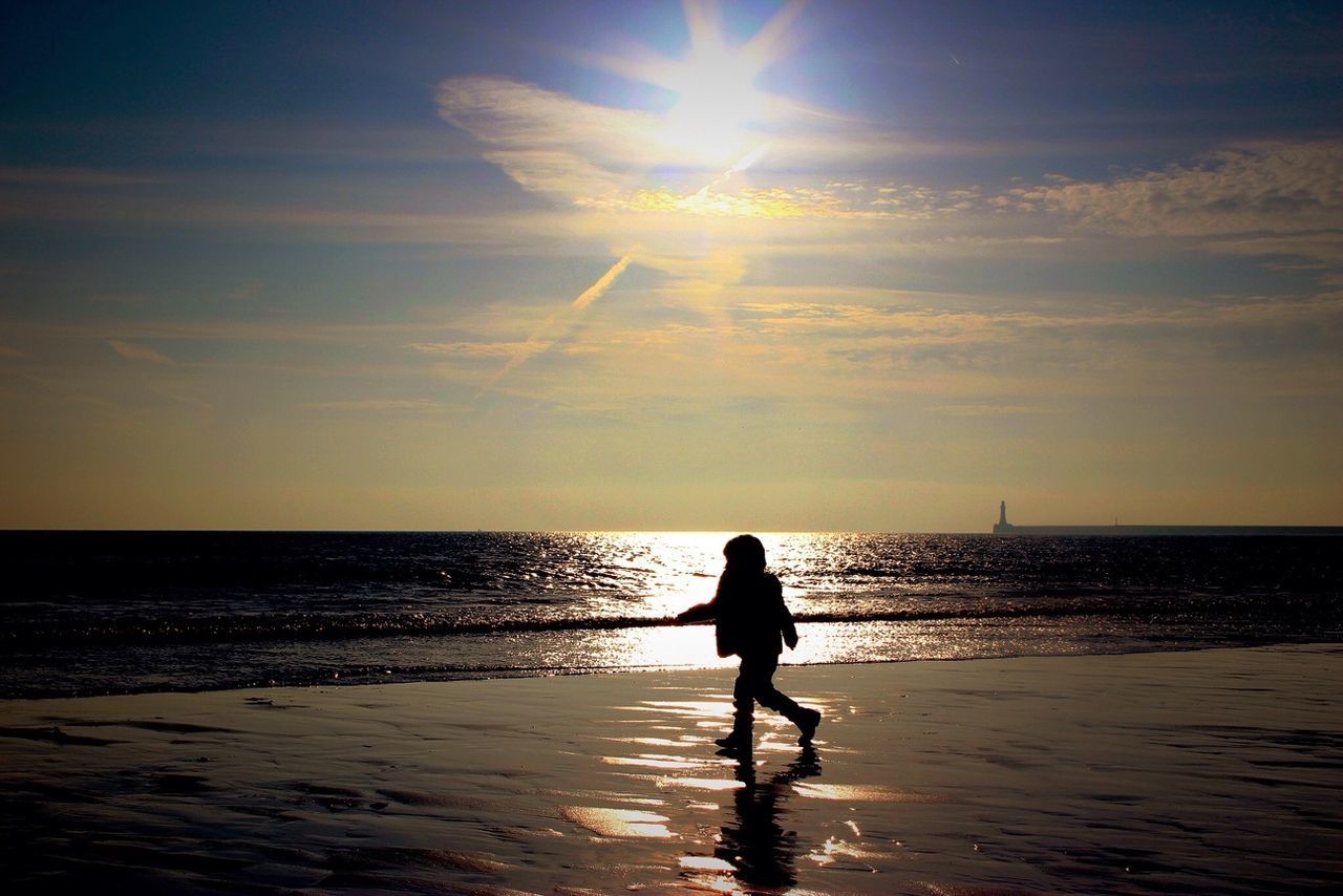 sea, water, horizon over water, silhouette, sunset, beach, scenics, sun, tranquil scene, sky, reflection, tranquility, beauty in nature, shore, leisure activity, lifestyles, idyllic, standing, nature