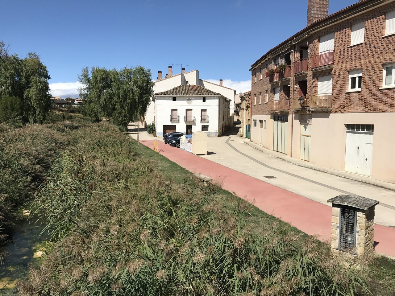 VIEW OF RESIDENTIAL BUILDINGS AGAINST SKY