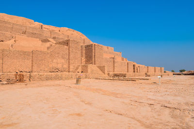 This is  chogha zanbil ziggurat which is an ancient complex in iran