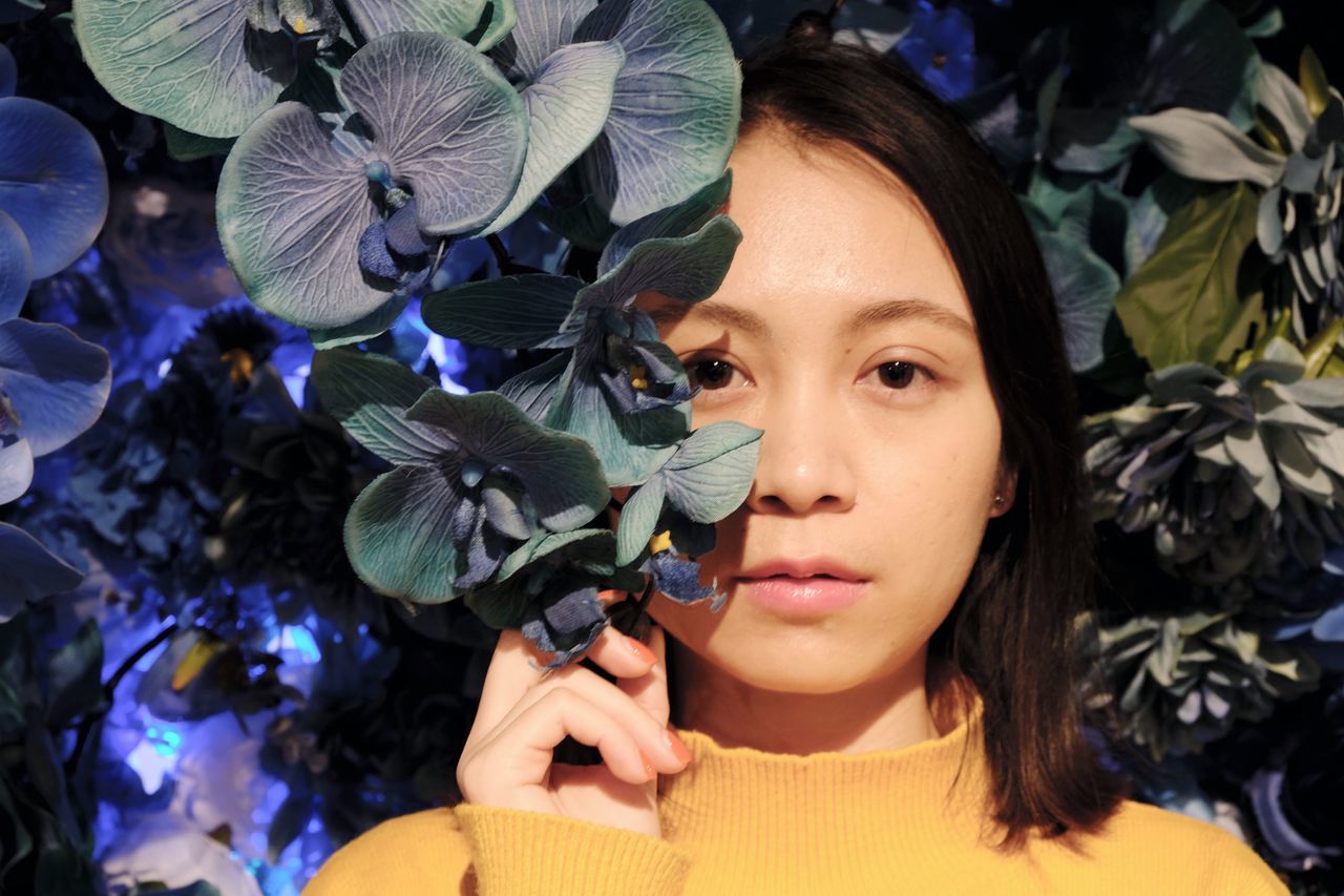 headshot, young adult, beautiful woman, young women, leaf, real people, one person, close-up, beauty, indoors, portrait, flower, day, one young woman only, people