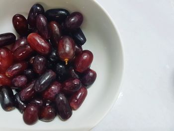 High angle view of grapes in bowl on table