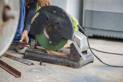 Circular saw cutting steel