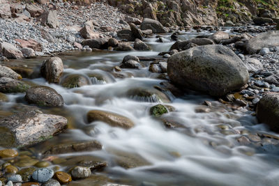 Surface level of stones in water