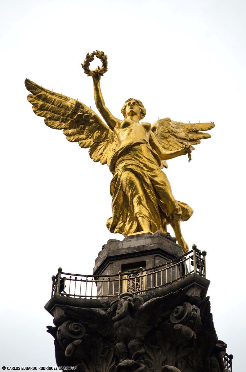 LOW ANGLE VIEW OF STATUE OF A SCULPTURE