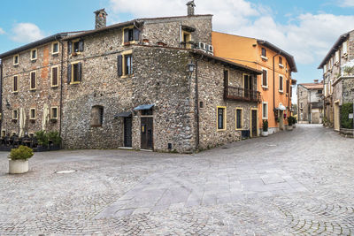 The beautiful colored houses of the hamlet of borghetto sul mincio