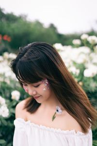 Portrait of a beautiful young woman outdoors