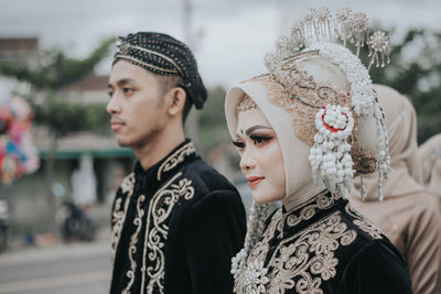 The wedding process uses javanese customs from indonesia