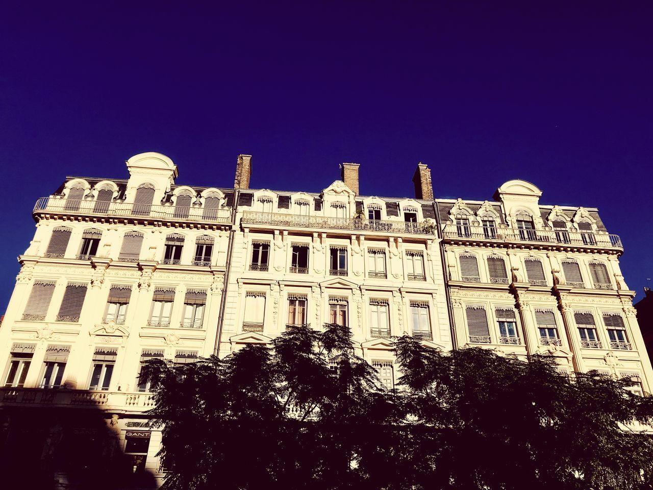 LOW ANGLE VIEW OF HISTORICAL BUILDING AGAINST SKY