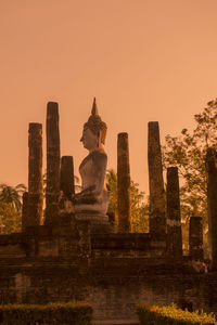 Statue of temple against sky