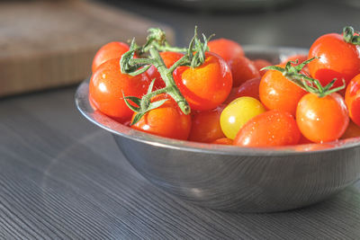 Close-up of tomatoes in bowl on table