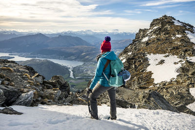 Alpine hiking in snow covered mountains, the remarkables, new zealand