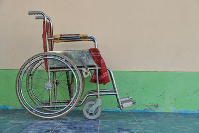 Bicycle leaning against wall