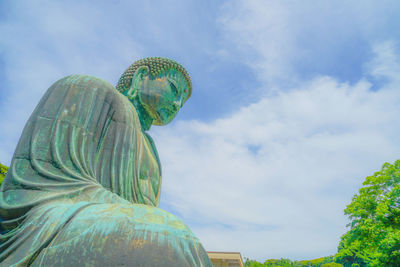 Low angle view of statue against cloudy sky