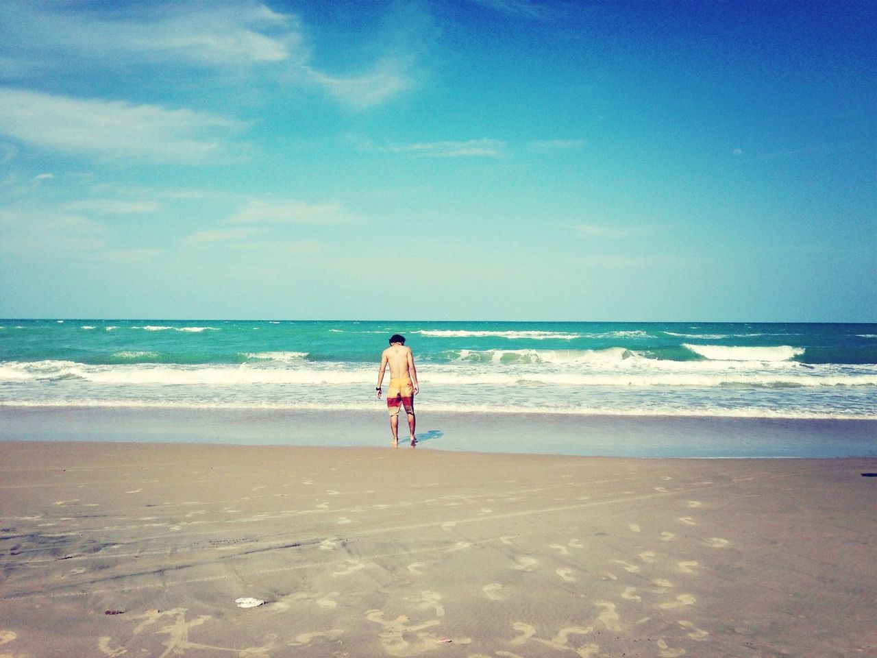 beach, sea, horizon over water, shore, sand, water, full length, sky, leisure activity, lifestyles, vacations, rear view, wave, tranquility, tranquil scene, scenics, beauty in nature, nature