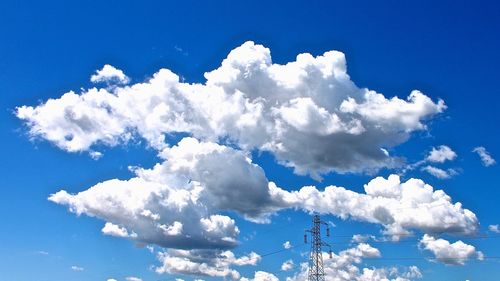 Low angle view of cloudy sky